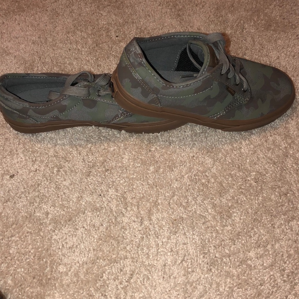 Camo vans size 5 youth